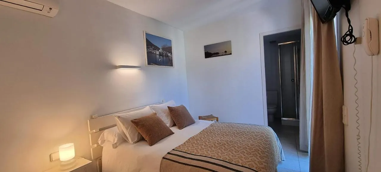 Hotel S'Aguarda Cadaques 3*,